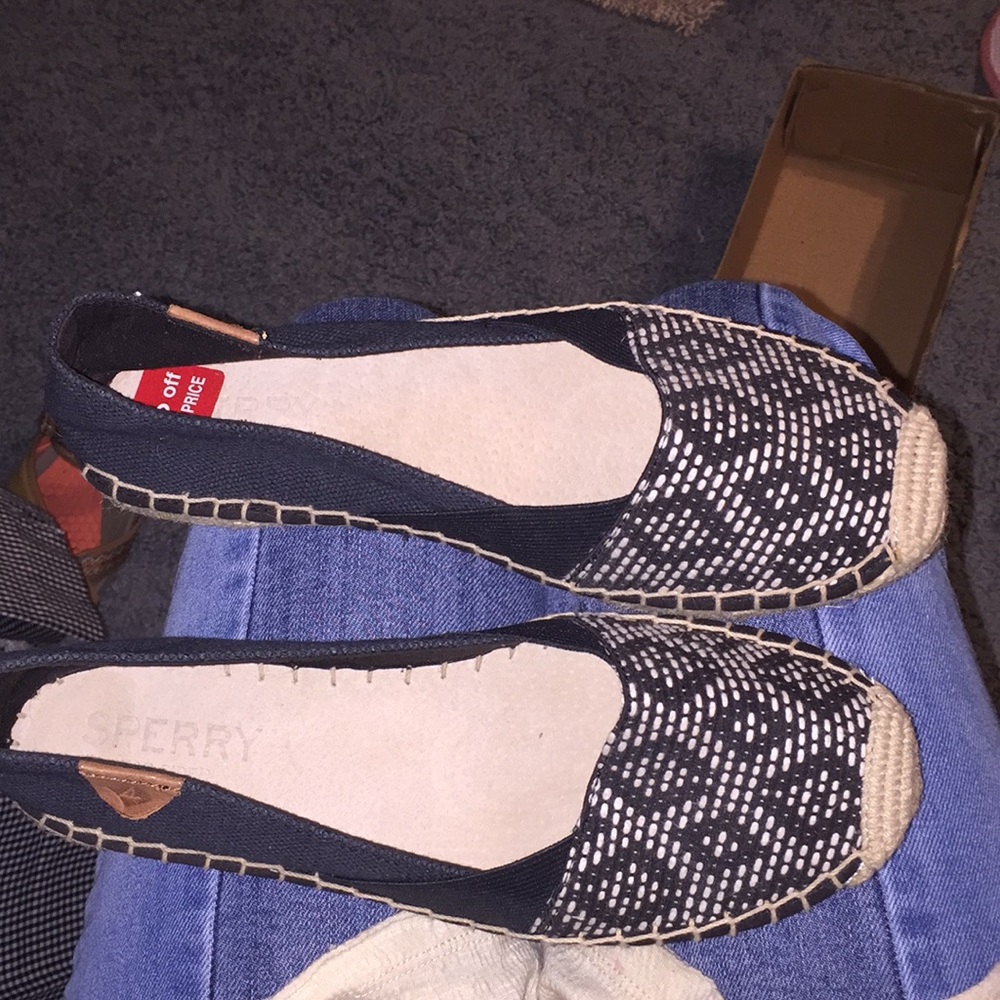 NWT Sperry Flats